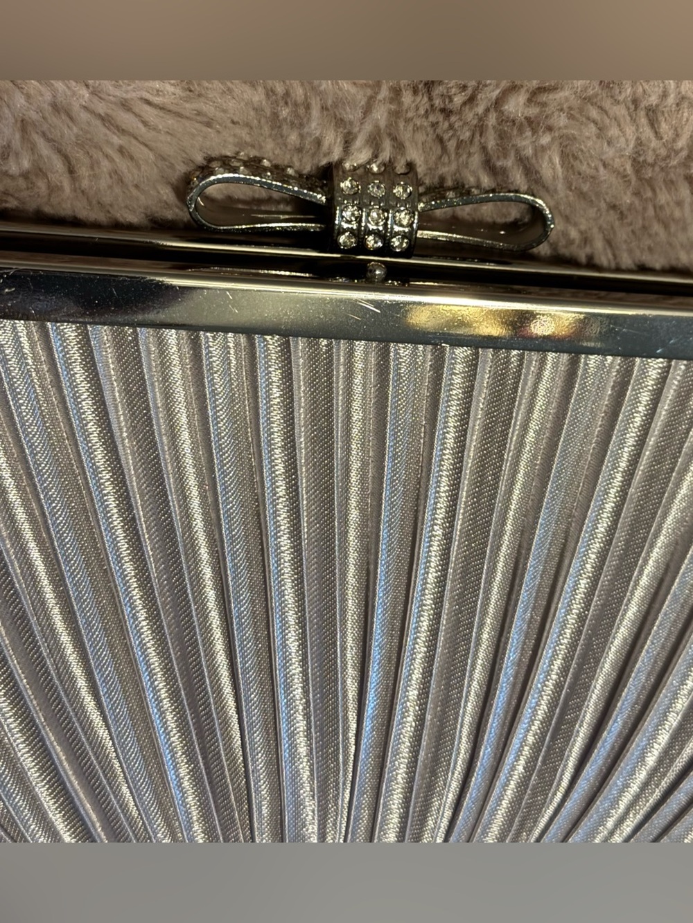 Charming Charlie Silver Pearl Textured Fan Fold Crystal Gems Bow Top Clutch - Picture 4 of 10